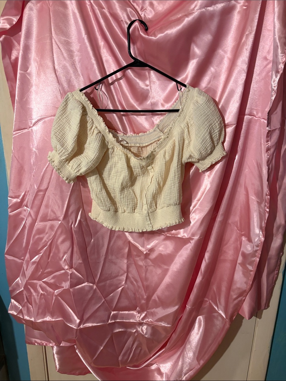 vestique Cream Puff-Sleeve Smocked Crop Top